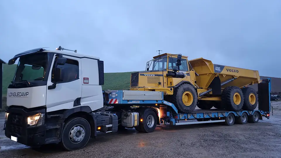 transport volvo jaune